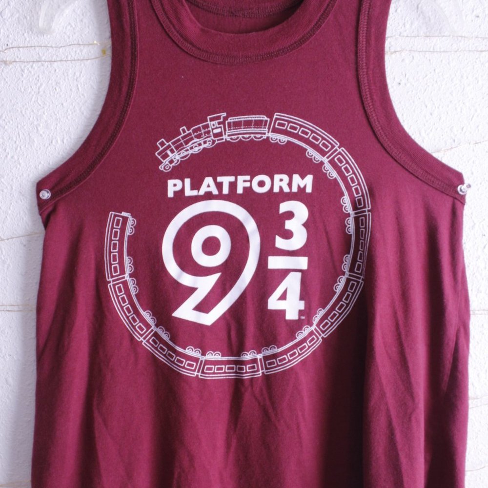 Harry Potter 9 3/4 Red Sleeveless Tank Size Medium